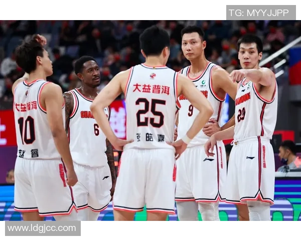 京首钢与浙江广厦激战正酣谁能在CBA赛场上笑到最后